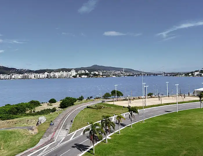 Vista do mar e Ponte Hercílio Luz a partir do empreendimento